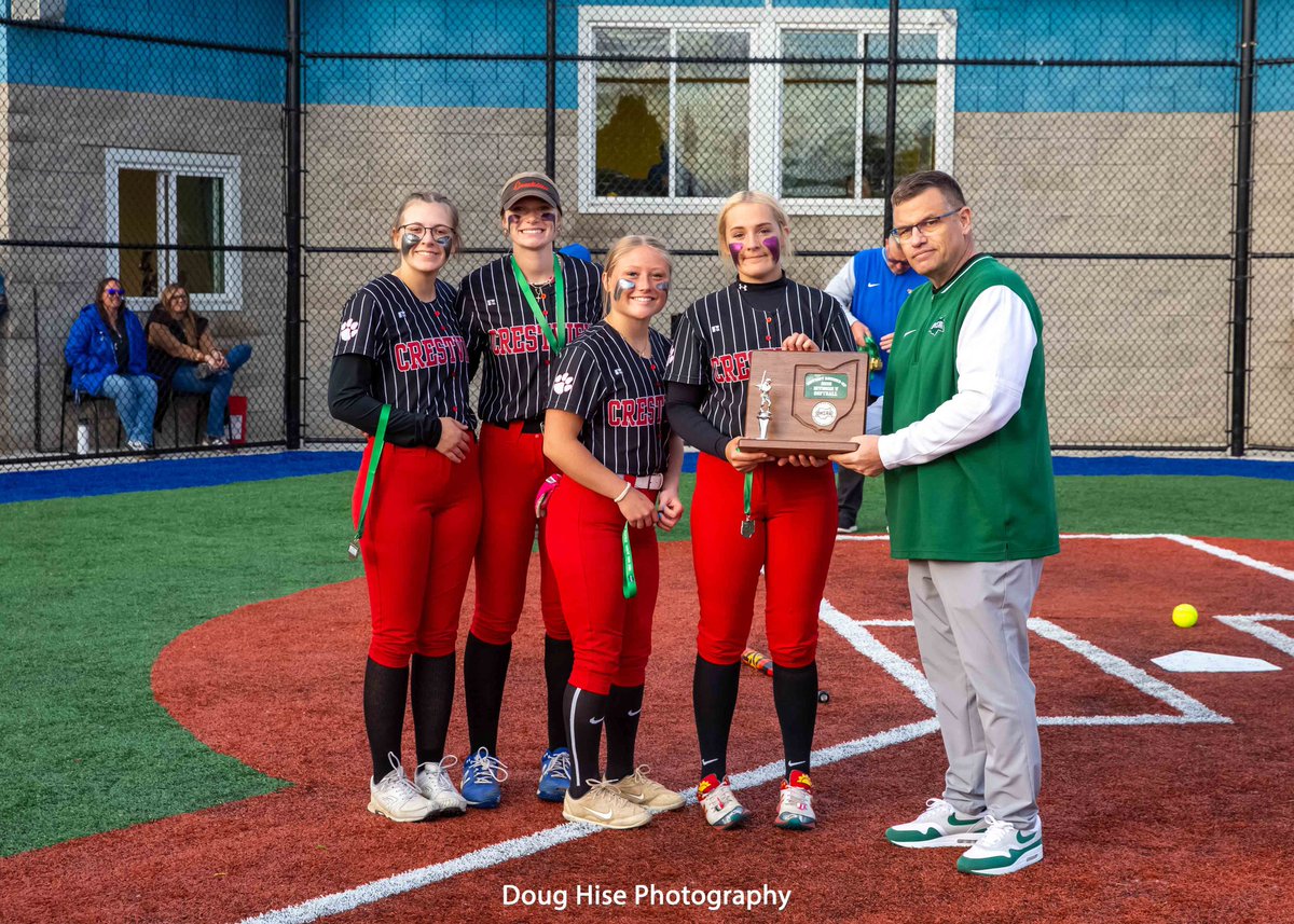 crestviewsoftb1's tweet photo. Our Seniors, all 4 year starters! Sure was fun watching them play and lead!
#cougarpride🥎 https://t.co/EEFUviTPdC