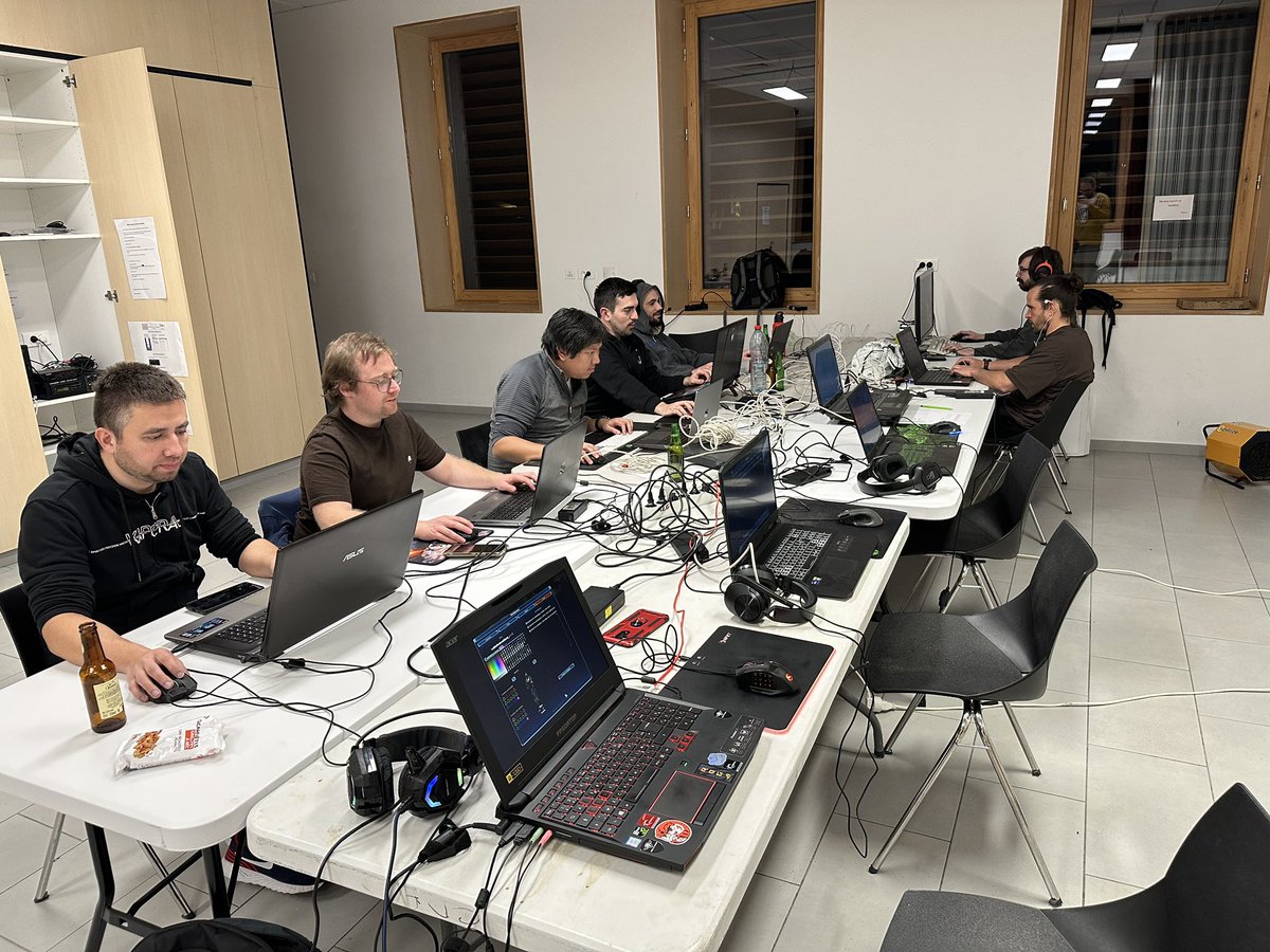Asso_A2G's tweet photo. Quelques photos de notre précédente LAN PC à Grans. 🎮🎮 https://t.co/wtBCExbexp