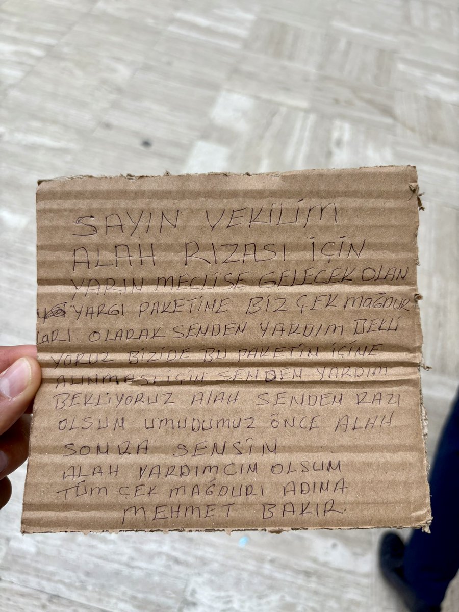 Ekonomik suça ekonomik ceza ilkesi hayata geçirilmeli. 10. Yargı Paketi, çek mağduru olarak cezaevine giren binlerce vatandaşımızı da kapsamalı. Kişi cezaevinde değil, işinin başında olmalı ki borcunu ödeyebilsin. Adalet; hem borçluyu hem alacaklıyı korumakla mümkündür.