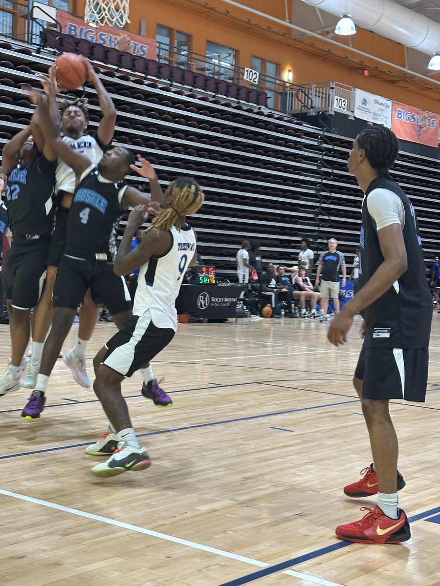 Luv this action by Team Trezz Baker 17U forward Davieon Richardson - he’s played strong all game - 2 hand rebounds in traffic - tough! #BIGSHOTS #NCMemorial