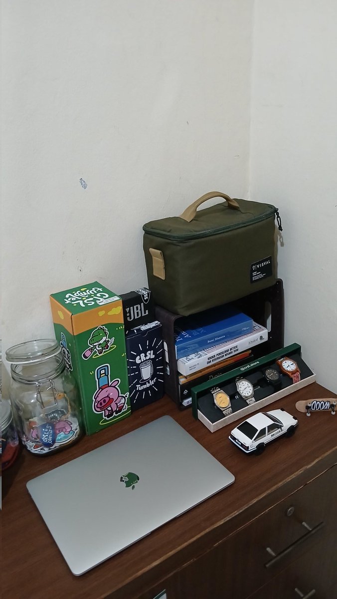 rikicis's tweet photo. Merapikan sudut kecil kamar https://t.co/ijJ1uMtBjS