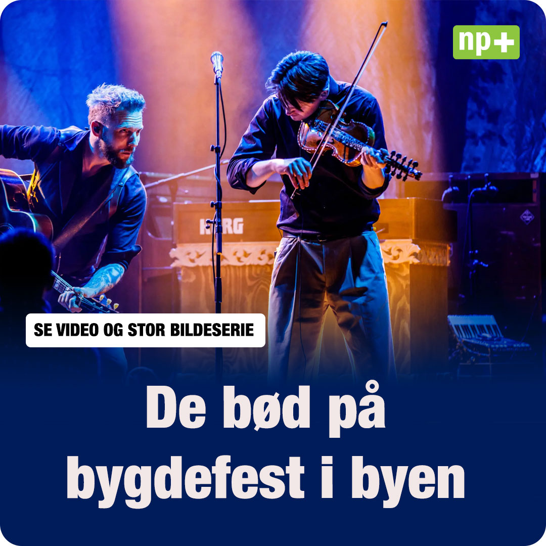 Nordmorsposten's tweet photo. På Kulturfabrikken i Kristiansund ble denne lørdagskvelden 24. mai fylt med cowboyhatter og latter når Telemarksbandet Byting inviterte til en heidundrende bygdefest midt i byen.
https://t.co/DgtaJbjM4W https://t.co/UAO99uWiAE