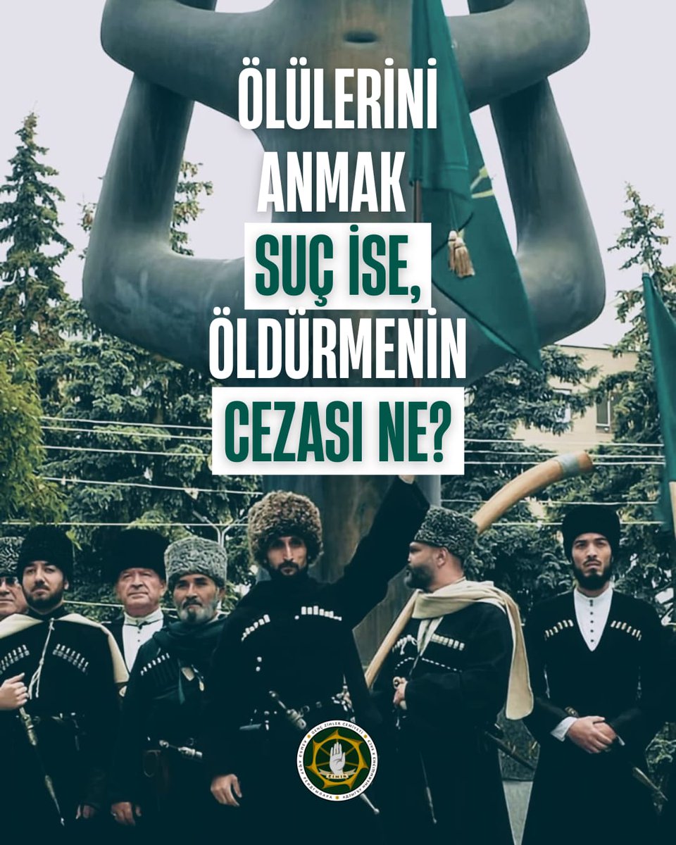 GencZih's tweet photo. YILDIRMA POLİTİKLARINA BOYUN EĞMİYORUZ!

Dünyanın dört bir yanına dağılmış olan Çerkes ve Abhaz diasporası, her yıl olduğu gibi soykırımın 161. yıl dönümünde de atalarını anmak için toplandı. Atalarımızın çektiği acıları ve yaşadığı katliamı unutmadığımızı, kederimizin taze olduğunu ve adalet arayışımızı bu 21 Mayıs’ta tekrardan tüm dünyaya haykırdık.

Kuzey Kafkasya’nın sürgündeki evlatları olarak en acılı günümüzde, ana vatanımızda düzenlenen anma etkinliklerinde kardeşlerimize yapılan haksızlık acımıza acı kattı ve geçmişle yüzleşemediğimiz baskıcı politikaların sürdüğünü bizlere acı bir şekilde hatırlattı.

21 Mayıs 2025’te Kabardey-Balkar Cumhuriyeti’nin başkenti Nalçik’te düzenlenen anma etkinliğine katılan 7 soydaşımız gözaltına alındı. Yerel yönetimler tarafından yapılan açıklamalarda bu gözaltıların sebebinin trafik akışını engellemek ve izinsiz yapılan gösterilere katılmak olduğu aktarıldı.

Ancak bu gözaltı sebeplerinin keyfi olarak uygulandığını ve hukuksuz olduğunu, altında yatan sebebin ise hakkını arayan insanlara karşı bir yıldırma operasyonu olduğunun farkındayız.

Kabardey-Balkar’da 15 yıldır düzenli olarak anma etkinlikleri düzenlenmektedir ve bu etkinlerde genellikle bir atlı birliğin önderlik ettiği yaya grubun, Nalçik’in merkez caddesinin taşıt yolunu kullanarak Hükümet Konağı’nın önünden geçip ve savaş kurbanları anıtına doğru ilerlemesi şeklinde yürütülür.

Pandeminin başlamasının ardından bu tarz etkinliklerin düzenlenmesi yasaklanmış ve bu karar halk tarafından anlayışla karşılanmıştı. Ancak 2022 yılında kaldırılan kısıtlamalara rağmen Kabardey-Balkar’ın yerel yöneticileri soykırım anma etkinliklerinin düzenlemesini yasakladı ve yasağa uymayanlara yaptırım uygulanacağına dair tehditlerde bulundu. Fakat bu yasaklara rağmen 2022 yılında yapılan yürüyüşe 500 kişi katıldı.

Bizler bugün şu soruyu soruyoruz: 15 yıldır düzenli olarak düzenlenen bir anma etkinliğinin son yıllarda yasaklanmaya çalışılmasının ve bu etkinliğe katılan soydaşlarımızın gözaltına alınmasının altında yatan gerçek sebep nedir?

Kabardey-Balkar Cumhuriyeti hükümetinin Başbakan yardımcısı Zalim Kashirokov’un 21 Mayıs’tan hemen önce katıldığı bir programda sarf ettiği "Devletin vatanseverlik eğitimi konularına yeterince dikkat etmediği son 30 yılda, bir sürü sahte tarihçi yetişti.” cümlesini hatırlatmak istiyoruz ve bu cümlenin altında yatan asıl düşüncenin Çerkes Soykırımının bir “yalandan” ibaret olduğunu, Rus-Kafkas savaşında Rusya’nın haklı taraf olduğu fikrini empoze etmeye çalışmak olduğunu aktarıyoruz.

Ayrıca Zalim Kashirokov’un KAFFED’in de katıldığı 25 Nisan 2024’te yapılan Dünya Çerkes Birliği yönetim kurulu toplantısında bulunduğunu hatırlatmak istiyor ve halkımıza 7 soydaşımızı gözaltına alan zihniyetin bizim adımızı taşıyan kurumlara girdiği gerçeğini göstermek istiyoruz.

Nalçik’in yanı sıra Adigey Cumhuriyeti’nin başkenti Maykop’ta düzenlenen anma etkinliklerine katılan 10 gencimiz de keyfi sebeplerle haksız ve hukuksuz şekilde gözaltına alınmıştır. Anma etkinliğine katılan ve gözaltına alınan birkaç soydaşımız ise 6 günlük nezaret cezasına çarptırılmıştır.

Yetkililerden yapılan haksız ve hukuksuz gözaltılardan vazgeçilmesini ve soydaşlarımıza yöneltilen suçlamaların düşürülmesini talep ediyoruz.

Soykırımı anma etkinliklerine karşı yapılan yıldırma operasyonları yalnızca Nalçik ve Maykop ile de sınırlı kalmadı. Bir Abhaz Telegram kanalı yöneticisi soykırımla alakalı bir paylaşım yapmasının ardından sınırda Rusya Federasyonu tarafından gözaltına alındı.

Bu haksızlıkların yalnızca Çerkeslere değil Kafkasya’da yaşayan diğer halklara da yapıldığını hatırlatmak istiyoruz. Çeçenistan’da, Dağıstan’da meydana gelen haksızlıklara da karşı çıkıyoruz, adalet talep ediyoruz!

Olaydan sorumlu yetkilikere, yapılan bu haksızlıkların ve verilen hukuksuz kararların yalnızca RF'nin çok uluslu yapısındaki istikrarı ve huzuru bozacağını hatırlatmak istiyor ve kararlarından vazgeçmesini talep ediyoruz. Yapılan haksızlıkları ve hukuksuzlukları kınıyoruz!