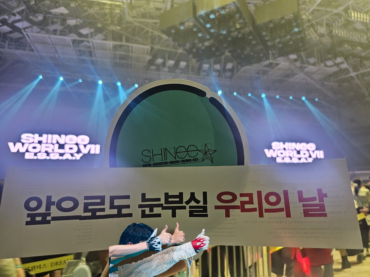 rmawkrghk0408's tweet photo. 2025년 5월25일
SHINee WORLD Ⅶ [E.S.S.A.Y]
오이콘🥒
#SHINee #샤이니
#SHINeeWORLDVII_ESSAY
#EveryStageShinesAroundYou
#샤이니월드7 #에세이 #오이콘 https://t.co/mlaJZfvB3F
