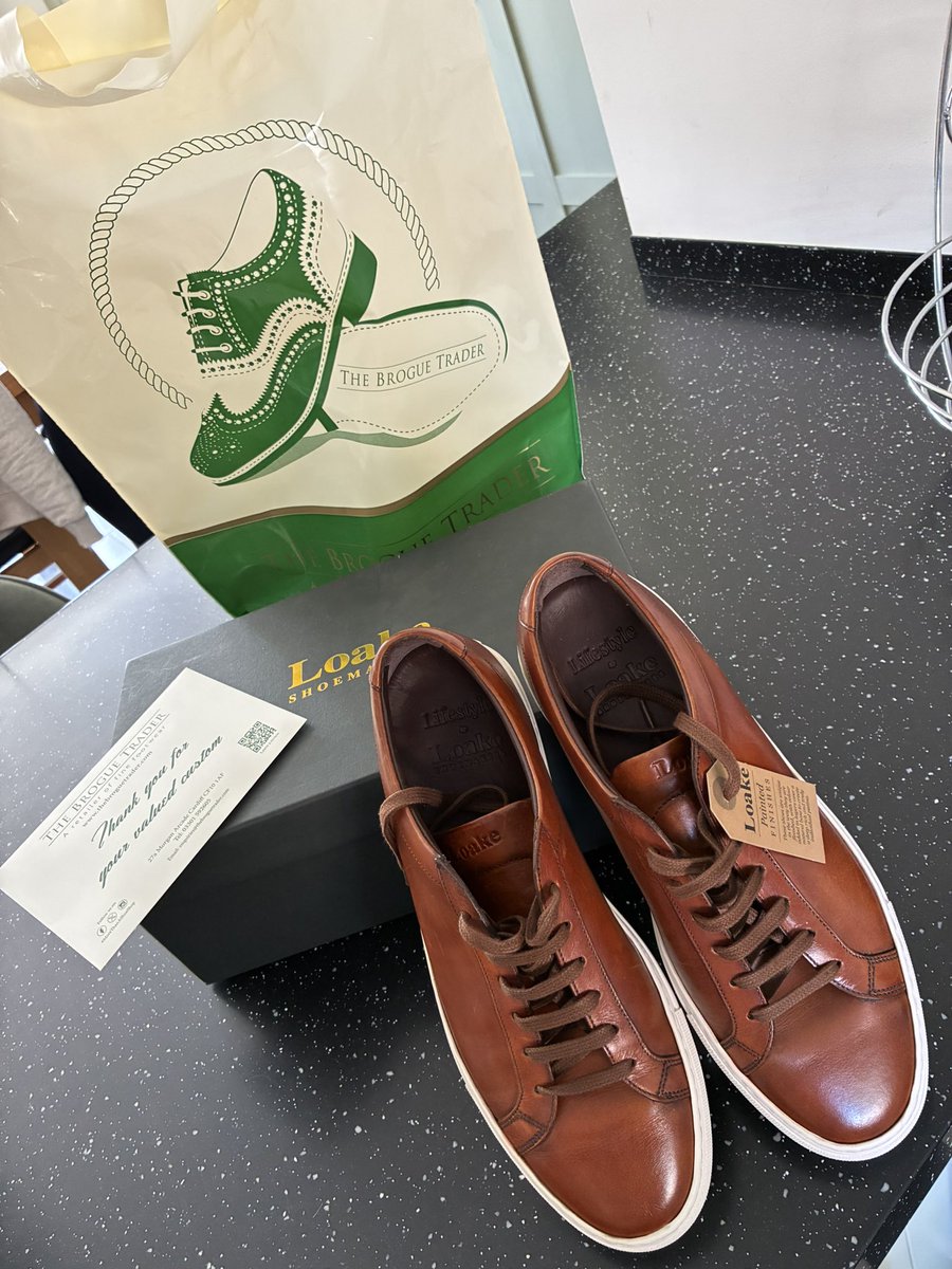 Love shopping at @broguetrader_  Cardiff . The best customer service by far , not forgetting the amazing choice of quality men’s footwear 👌🏻👍🏻