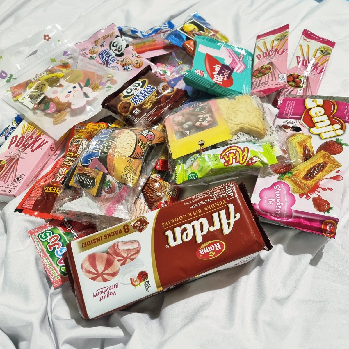 thank you yg sudah trade di booth sunnycat! kalau sempat nanti chibicon surabaya bawa trade baru lagi ☝️