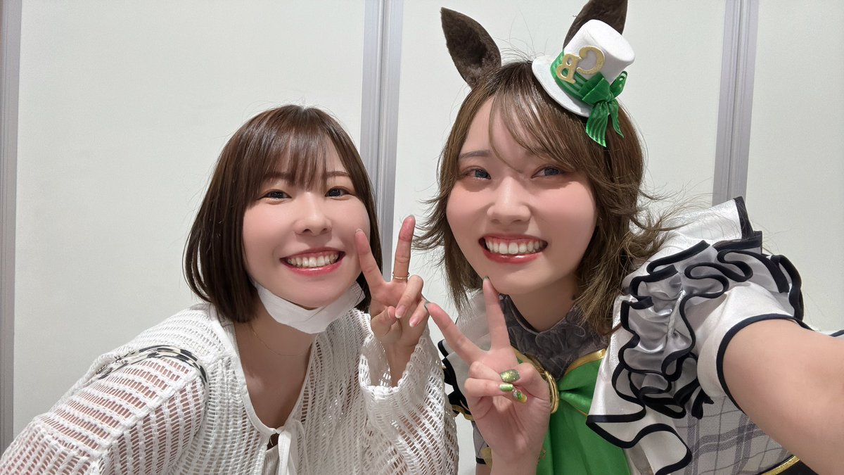 amamiyurina's tweet photo. 本番前に会えた🌟いっぱい見ちゃった！いっぱいブレード振ってくれた！ほかにもたくさんウマ娘のキャストさんが応援しに来てくれてて！さらに心強かった。またみんなとも一緒のステージでキラキラしたいな！

私の、ねー！の正解はこちらです💁‍♀️ https://t.co/gUCjUtrmX2