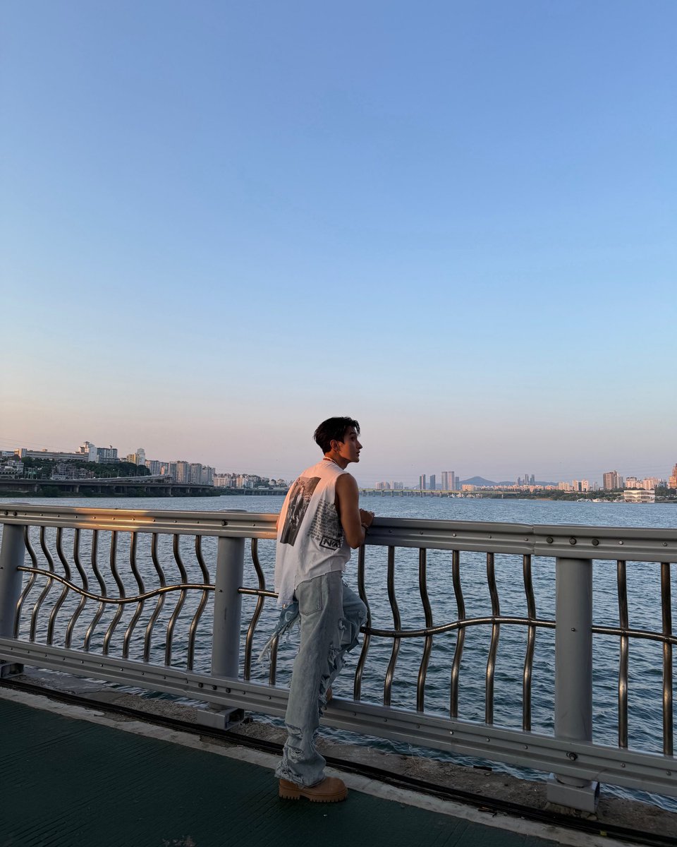 나
성인인데
엄마한테이렇게쌔끈남자봐도되냐고물어보고오는길