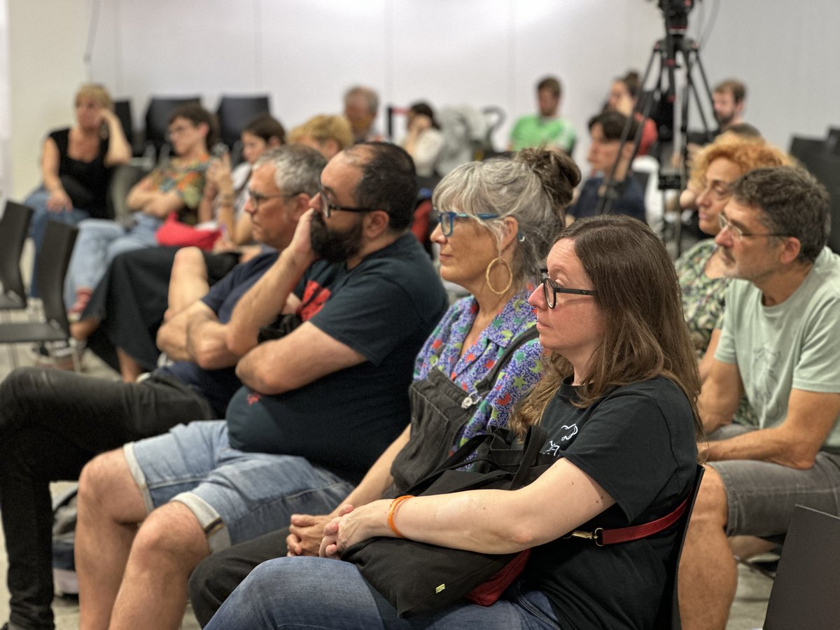 Economia social (@econ_socialcat) on Twitter photo 🗣️ Continuem aquest diumenge a la @literalbcn, amb més ConversESS:
‘Cultura o mercaderia? Reptes i alternatives per a una cultura independent’
Amb:
Jordi Mir García, investigador de moviments socials
Laia Ramos, de <a href="/lafundicio/">lafundicio@mastodon.social</a>
Miquel Albero, de <a href="/Cultura_Coop/">CulturaCoop</a> i <a href="/ElRefugiCoop/">El Refugi, Llibreria crítica</a> 🗣️ Continuem aquest diumenge a la @literalbcn, amb més ConversESS:
‘Cultura o mercaderia? Reptes i alternatives per a una cultura independent’
Amb:
Jordi Mir García, investigador de moviments socials
Laia Ramos, de <a href="/lafundicio/">lafundicio@mastodon.social</a>
Miquel Albero, de <a href="/Cultura_Coop/">CulturaCoop</a> i <a href="/ElRefugiCoop/">El Refugi, Llibreria crítica</a>
