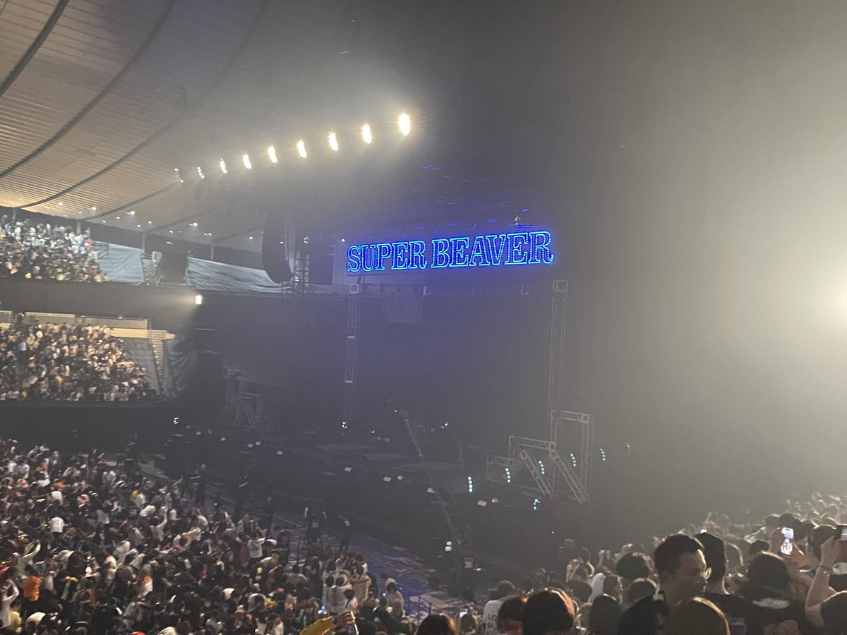 motyo424's tweet photo. まじよかった。
ルールに満員電車にhome、、、
遅ればせながら自分がビーバーを好きになって9年目、初めて生で聴く曲の数々、最高だった〜 https://t.co/iv2uF5zdJ3