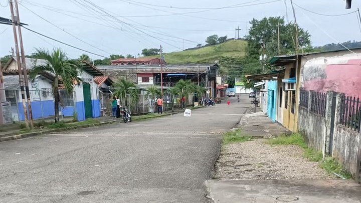 Así está el centro de votación Escuela Básica Francisco de Borja y Mora del municipio Libertador del estado Táchira , en la farsa electoral de este #25May buff.ly/jHyJe9O