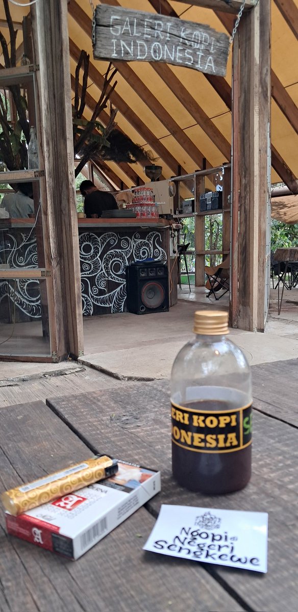ardhany90's tweet photo. ngopi di negeri sengkewe, 
menikmati kopi di negeri kopi,
sesongot, kopi gayo paling maknyus selama perjalanan kami melintasi sumatera https://t.co/mxLq9X7bEh