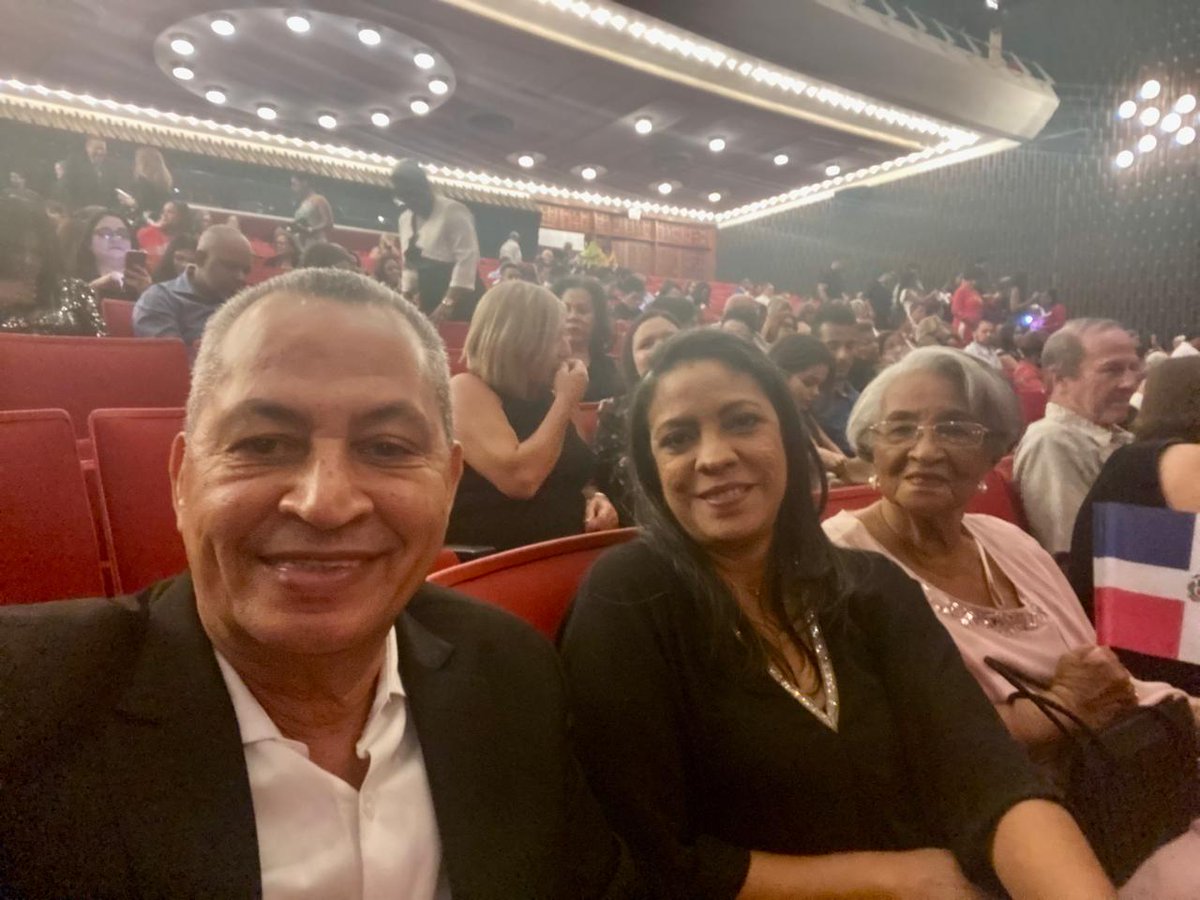 En este #DíaDeLasMadres celebro a dos pilares de mi vida: mi madre y mi esposa.

Por su amor, su entrega y todo lo que enseñan con el ejemplo, mi más profundo agradecimiento y admiración.

#FelizDíaDeLasMadres #Familia #Gratitud