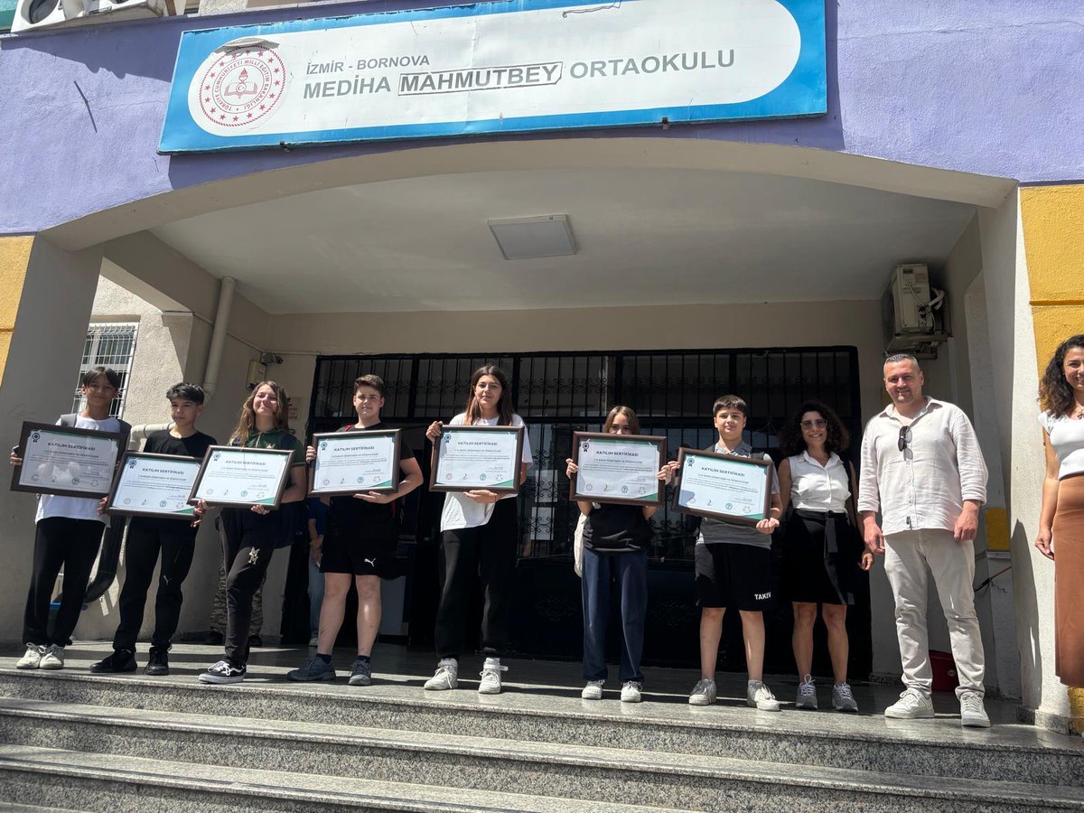 BornovaRam's tweet photo. Bornova RAM olarak yürüttüğümüz, görme engelliler okulunda eğitim alan öğrencilerin kaynaştırma eğitim ortamını deneyimlemesi amacıyla gerçekleştirilen "Arkadaşım Hoşgeldin Projesi"ni öğrencilere verilen sertifikalarla tamamladık https://t.co/ijQaKY0Kui