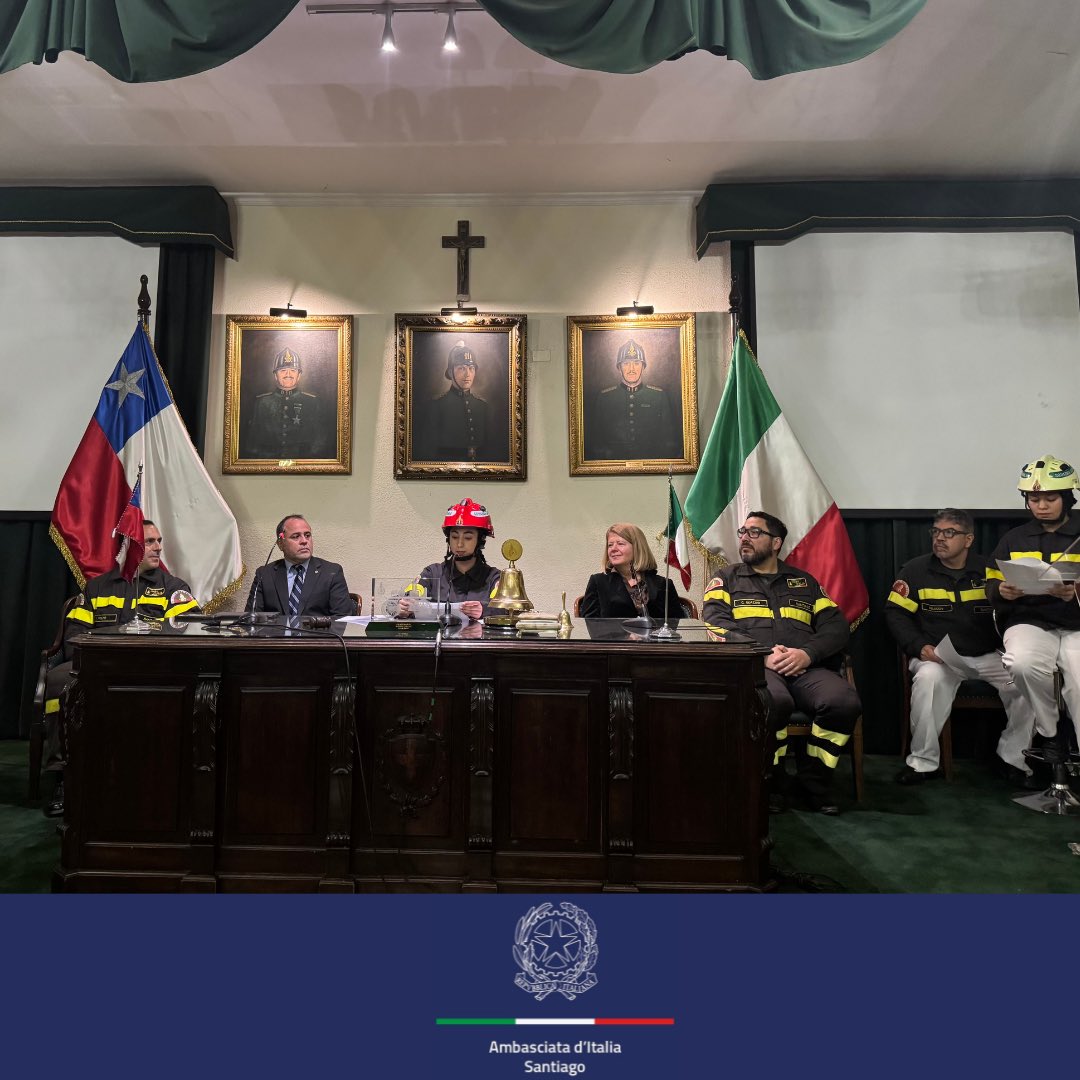 Storico 53º anniversario per 
Squadra Giovanile Pompa Italia!
Amb.<a href="/ValeriaBiagiott/">Valeria Biagiotti</a> a cerimonia in cui Alessandra Andreani è diventata 1a Capitana donna della squadra Claudio Cattoni, giurando con Javiera Ardizzoni.
Grazie a tutte e tutti i giovani che servono la comunità!