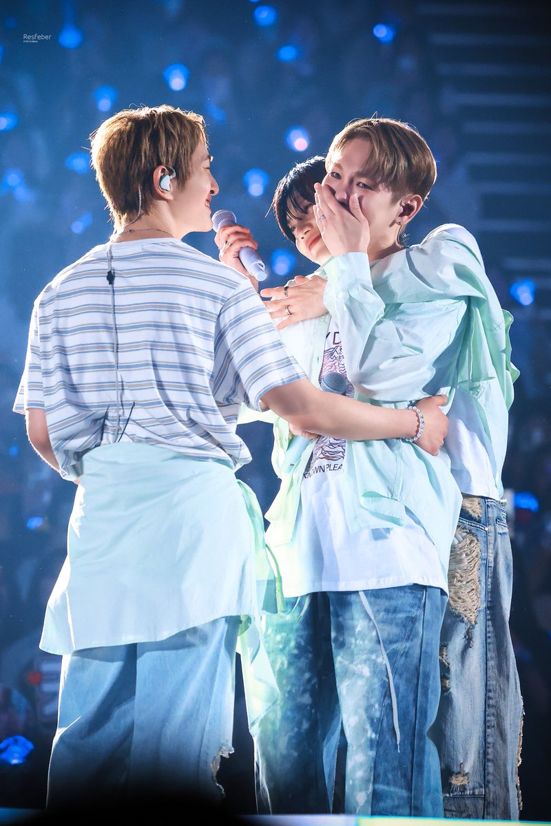 Taemin said he should have hugged Jjong when he cried. He did it to Kibum this time when he cried. Jjong, do you see that your baby maknae's become much more mature 🥹