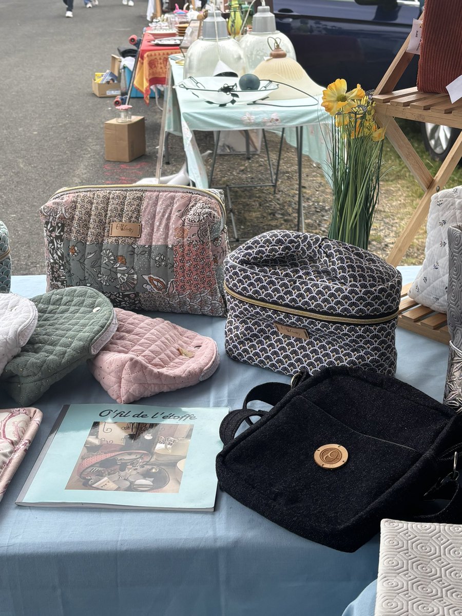Valerie Dauge ⭐️⭐️ (@daugevalerie) on Twitter photo Un beau moment de convivialité au vide-grenier de La Bruyère à Châtellerault, aux côtés de <a href="/jpabelin/">Jean-Pierre ABELIN</a>
#maire et <a href="/AlainPichon86/">Alain Pichon</a>. 710 mètres de stands, près de 100 exposants et une super ambiance malgré le temps. #Merci aux bénévoles et organisateurs ! Un beau moment de convivialité au vide-grenier de La Bruyère à Châtellerault, aux côtés de <a href="/jpabelin/">Jean-Pierre ABELIN</a>
#maire et <a href="/AlainPichon86/">Alain Pichon</a>. 710 mètres de stands, près de 100 exposants et une super ambiance malgré le temps. #Merci aux bénévoles et organisateurs !
