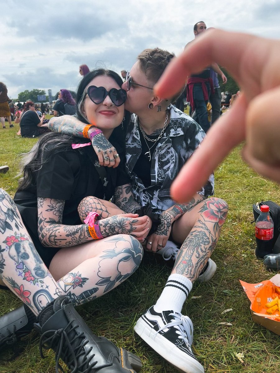 just ur favourite couple at slam dunk south  yesterday 🖤🎪