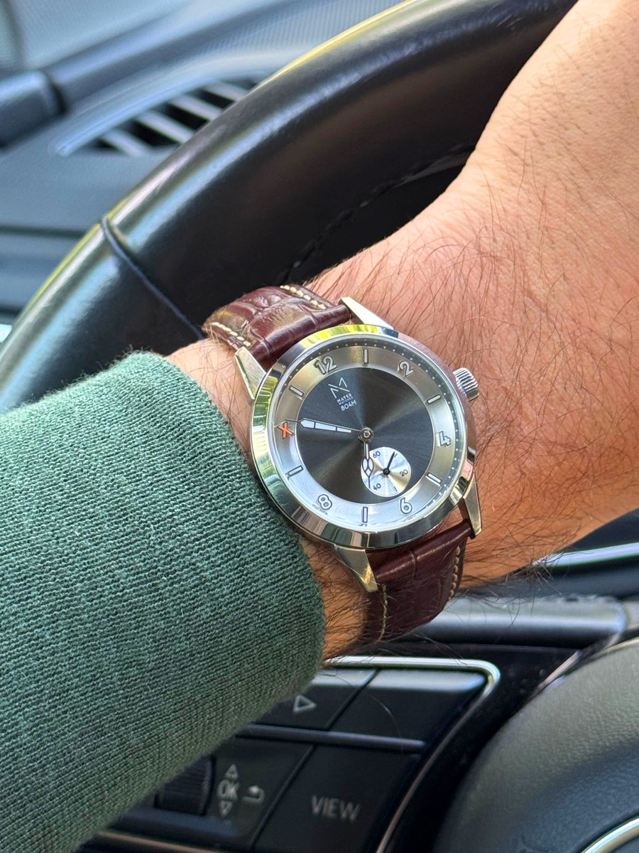 MayerWatches's tweet photo. The 804M is full of surprises! We’re seeing how its character changes depending on the strap!
Elegant and classic with black or brown, playful with orange, or sporty with blue!
And the color options don’t stop there!

Which color do you prefer?
Let us know! https://t.co/WJjnuSEMH1