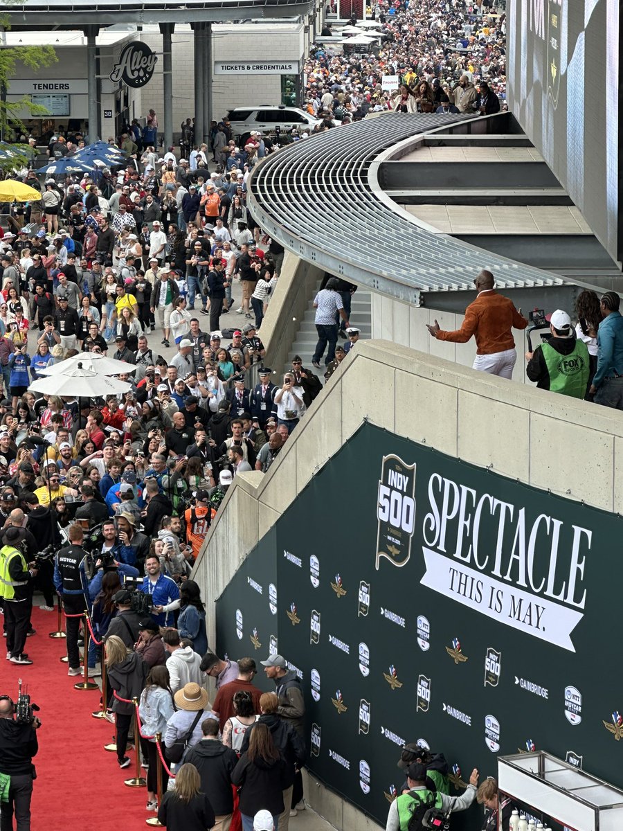 Hamming it up on stairs of <a href="/IMS/">Indianapolis Motor Speedway</a> red carpet <a href="/terrycrews/">Terry Crews</a> 
#WISH500