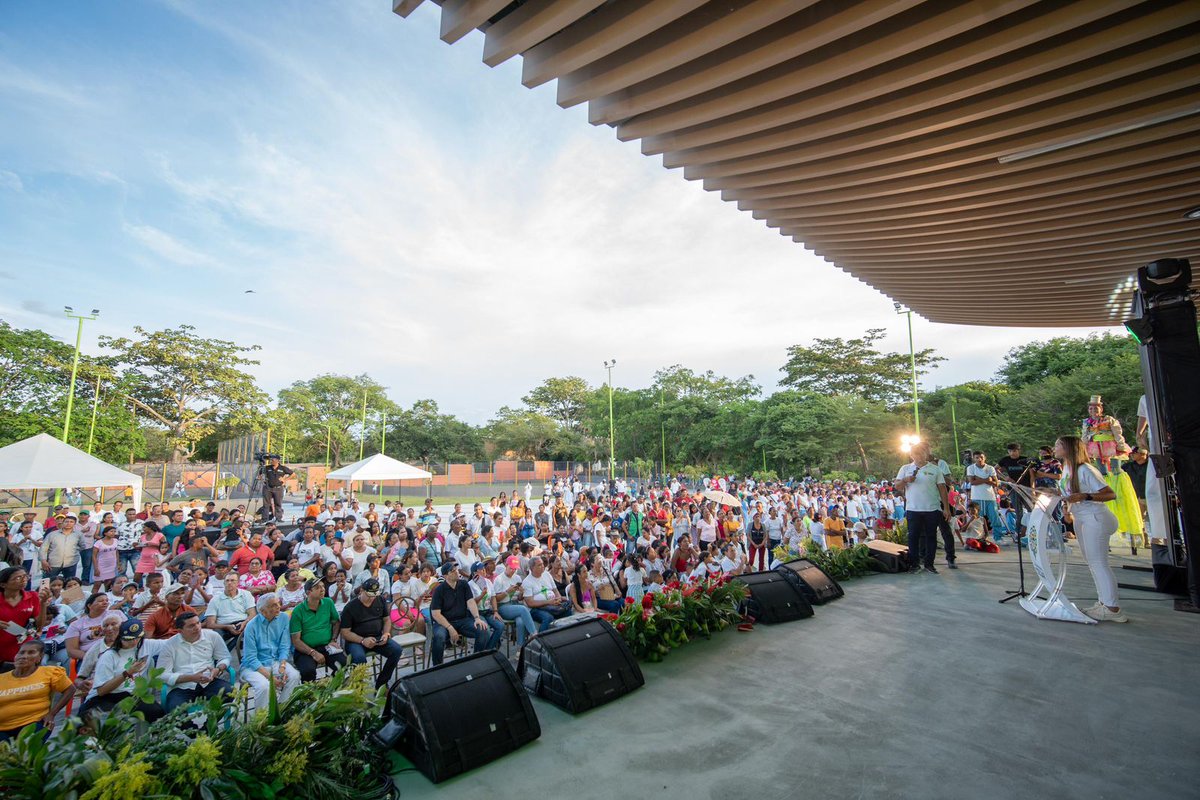 Gobernación del Cesar (@gobdelcesar) on Twitter photo ¡Un nuevo corazón late en el centro de Saloa!
Donde antes había abandono, hoy hay vida, cultura y esperanza. La gobernadora <a href="/elviamilenasd/">Elvia Milena Sanjuan D</a> inauguró la plaza principal construida para este corregimiento y como lo merecían: con una hermosa fiesta que disfrutaron los habitantes de ¡Un nuevo corazón late en el centro de Saloa!
Donde antes había abandono, hoy hay vida, cultura y esperanza. La gobernadora <a href="/elviamilenasd/">Elvia Milena Sanjuan D</a> inauguró la plaza principal construida para este corregimiento y como lo merecían: con una hermosa fiesta que disfrutaron los habitantes de