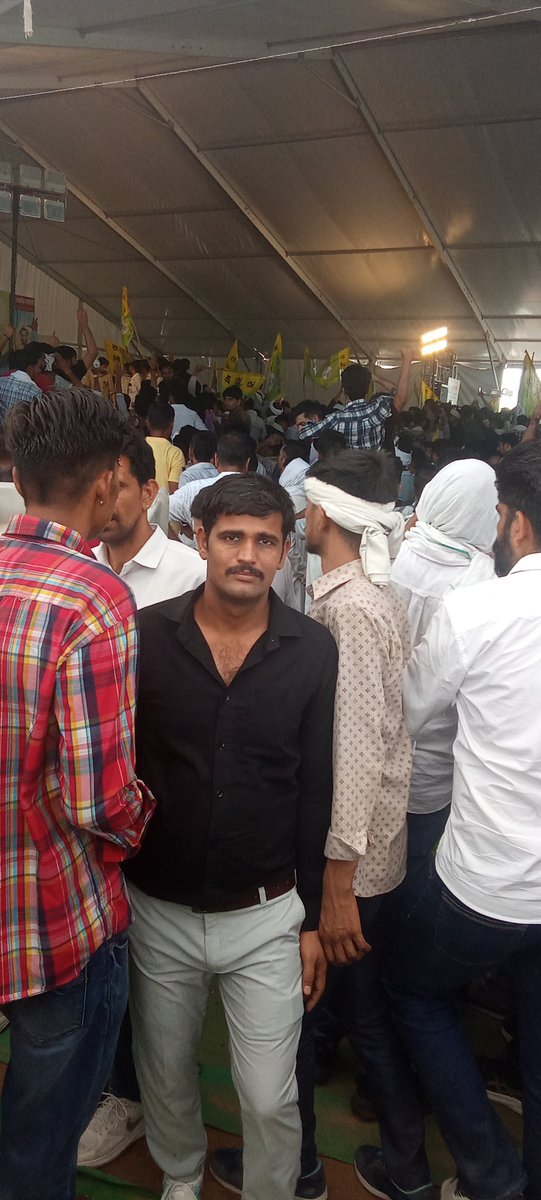 MUKESH KOTHARI (@mukesh_jat00) on Twitter photo जब आजतक का सबसे कमजोर विपक्ष सो रहाँ था तब अकेला हनुमान युवाओं की हक़ की लड़ाई लड़ रहा है
भले ही एक विधायक नहीं लेकिन हक़ की लड़ाई में सबसे आगे है <a href="/hanumanbeniwal/">HANUMAN BENIWAL</a> 🙏
<a href="/arvindchotia/">Arvind Chotia</a> <a href="/DhanrajGurjars/">𝐃𝐡𝐚𝐧𝐫𝐚𝐣 𝐆𝐮𝐫𝐣𝐚𝐫</a> <a href="/manphoolsaran7/">MP Saharan</a> <a href="/manojmeena/">Manoj Meena</a> <a href="/Radhemahwa/">Radhe Meena</a> जब आजतक का सबसे कमजोर विपक्ष सो रहाँ था तब अकेला हनुमान युवाओं की हक़ की लड़ाई लड़ रहा है
भले ही एक विधायक नहीं लेकिन हक़ की लड़ाई में सबसे आगे है <a href="/hanumanbeniwal/">HANUMAN BENIWAL</a> 🙏
<a href="/arvindchotia/">Arvind Chotia</a> <a href="/DhanrajGurjars/">𝐃𝐡𝐚𝐧𝐫𝐚𝐣 𝐆𝐮𝐫𝐣𝐚𝐫</a> <a href="/manphoolsaran7/">MP Saharan</a> <a href="/manojmeena/">Manoj Meena</a> <a href="/Radhemahwa/">Radhe Meena</a>