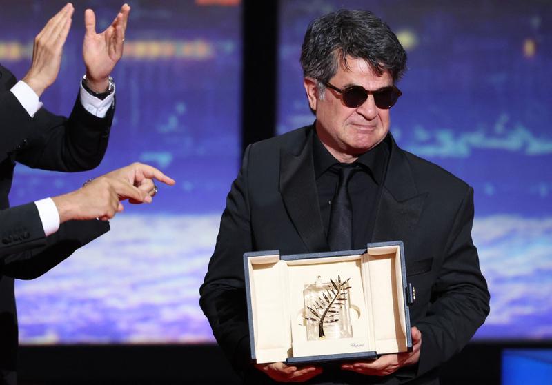 فاز المخرج الايراني جعفر بناهي(64 عاما) بجائزة السعفة الذهبية عن فيلم "حادث بسيط"، بينما فاز النرويجي يواكيم تريير بالجائزة الكبرى.
عن فيلم "قيمة عاطفية"
ويعرف بناهي بمعاناته في السجون الإيرانية وحرمانه سنوات طويلة من الإخراج السينمائي