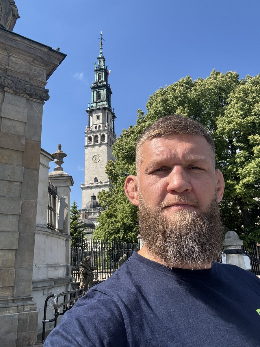 KuberskiPiotr's tweet image. Szczęść Boże!
„Panno święta, co Jasnej bronisz Częstochowy
I w Ostrej świecisz Bramie! Ty, co gród zamkowy
Nowogródzki ochraniasz z jego wiernym ludem!
Jak mnie dziecko do zdrowia powróciłaś cudem”
#jasnagora #czestochowa #matkaboska #santamaria #city #poland #qbearteam