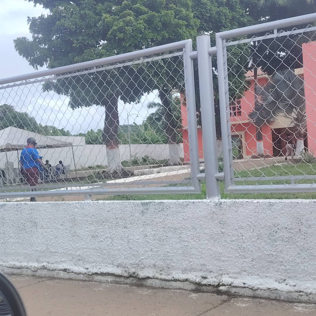 📍Upata dice NO

2 de los centros electorales con más votantes del municipio Piar, estado Bolívar, completamente VACÍOS

📸1/2 Liceo Nacional Tavera Acosta 
📸2/2 Escuela Morales Marcano 

#YoNoObedezco #YoYaVoteEl28J 
 
El #25M es una Farsa!