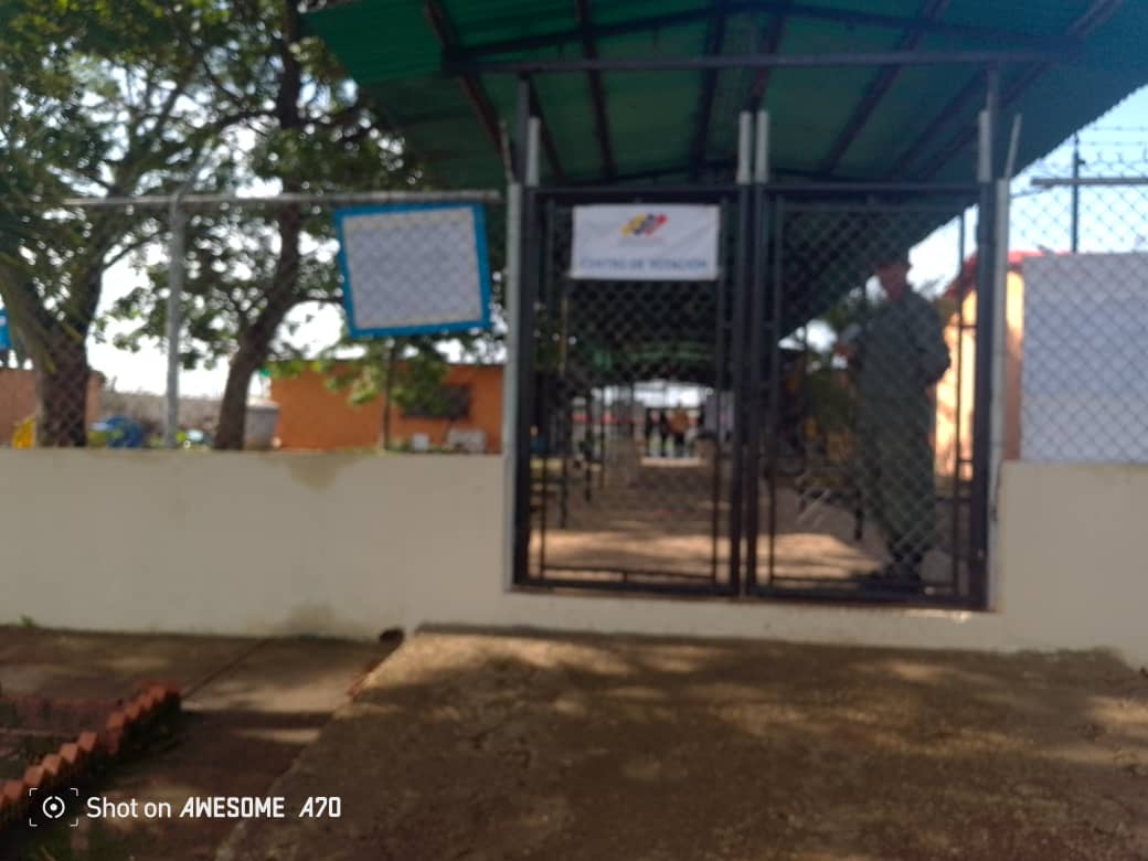 VenteVMonagas's tweet photo. Mesas electorales vacías son el grito de la desobediencia.

📍U.E. Federico Hanz. Parroquia Las Cocuizas.
📍Jardin de infancia Adriana Rengel de Sequera.

#YoNoObedezco #YoYaVotéEl28J https://t.co/2JoxcKIl3j