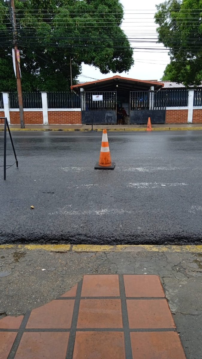 VenteVMonagas's tweet photo. Mesas electorales vacías son el grito de la desobediencia.

📍U.E. Federico Hanz. Parroquia Las Cocuizas.
📍Jardin de infancia Adriana Rengel de Sequera.

#YoNoObedezco #YoYaVotéEl28J https://t.co/2JoxcKIl3j