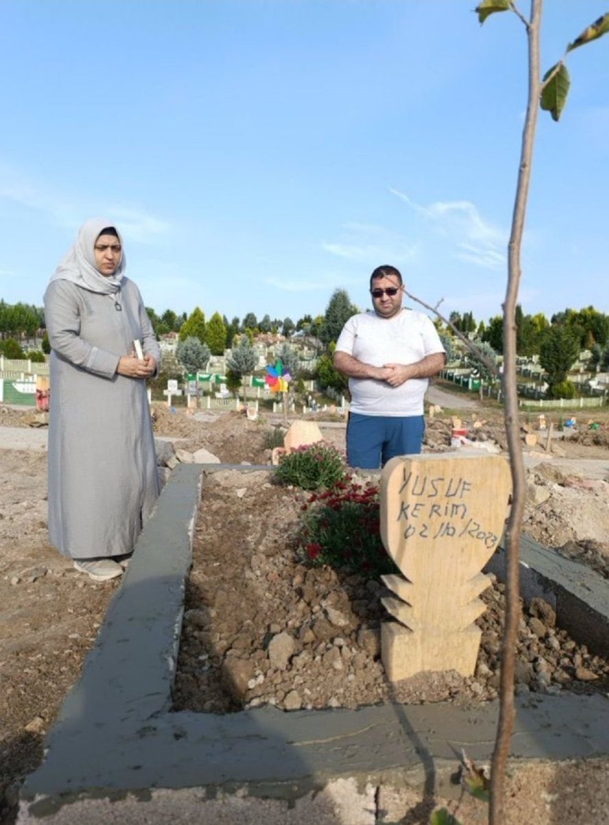 Gülten Sayın için haksız gerekçeler hukuk sayıldı, hapse atıldı. 
Evladı Yusuf Kerim vefat etti, 9 gün sonra tekrar Ferizli Cezaevi'ne gönderildi.

Acılı bir anne olan Gülten Sayın'a ne kadar daha eziyet çektirilecek.
Bu haksız kararları AİHM kararı bile durduramıyor.