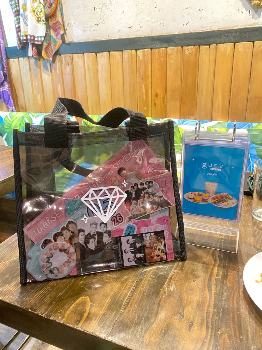 ShiningMaKey's tweet photo. Celebrating SHINee 17th Debut Anniversary with @SHINee and Shawols 🫶

Thank you for organizing this cse @boysof525_526 💎

#SHINee #샤이니 
#PoetlArtist #SHINee_PoetlArtist 
#샤이니의_열일곱번째_민트빛오월
#Happy_SHINeeDay https://t.co/qmPyAX1Syo