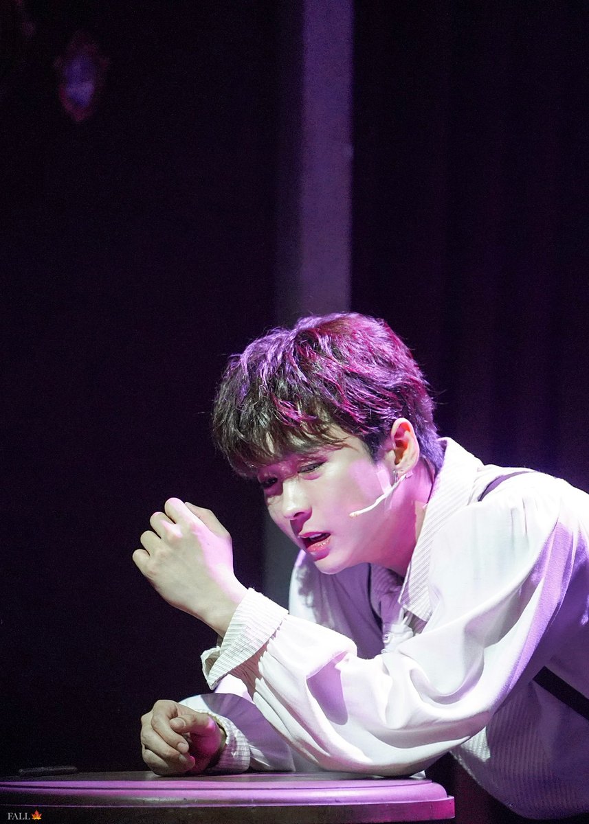 250524 붉은정원 낮

이반ㅣ#이한솔

당신은 늘 깊어질 때쯤 뒤돌아 걸어가요.