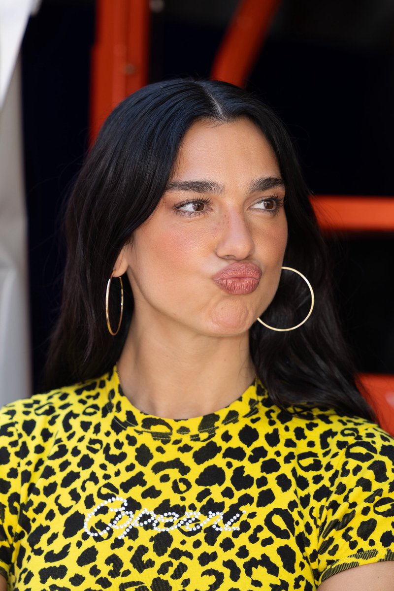 lipapictures's tweet image. STOP SCROLLING, it’s dua lipa sending a kiss