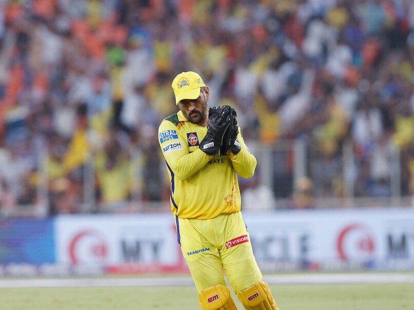CricCrazyJohns's tweet photo. MS DHONI - "If cricketers start retiring for their performances, some of them would retire at 22". 😂👌

Peak Dhoni in Post Match Presentation...!!! https://t.co/knii0fJHpT