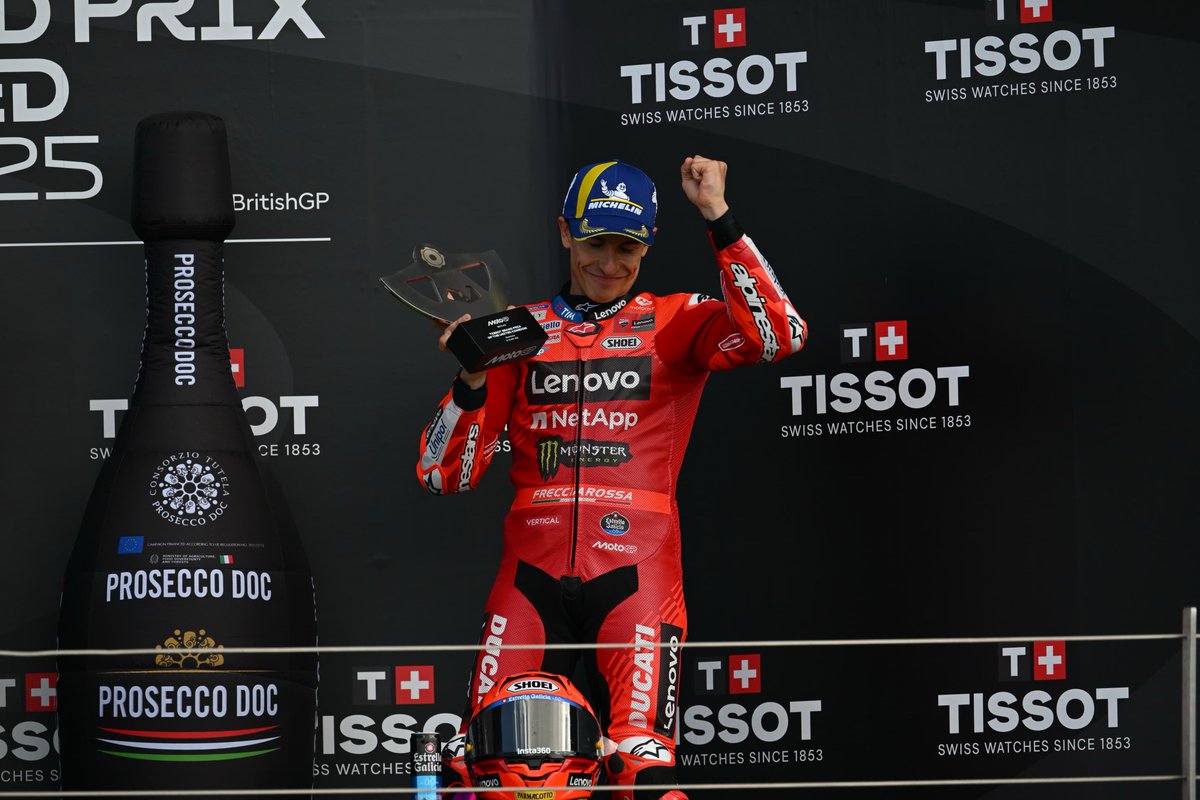 The #BritishGP podium 

🥇Marco Bezzecchi 
🥈<a href="/JohannZarco1/">Johann Zarco</a> 
🥉<a href="/marcmarquez93/">Marc Márquez</a> 

#MichelinMotoGP