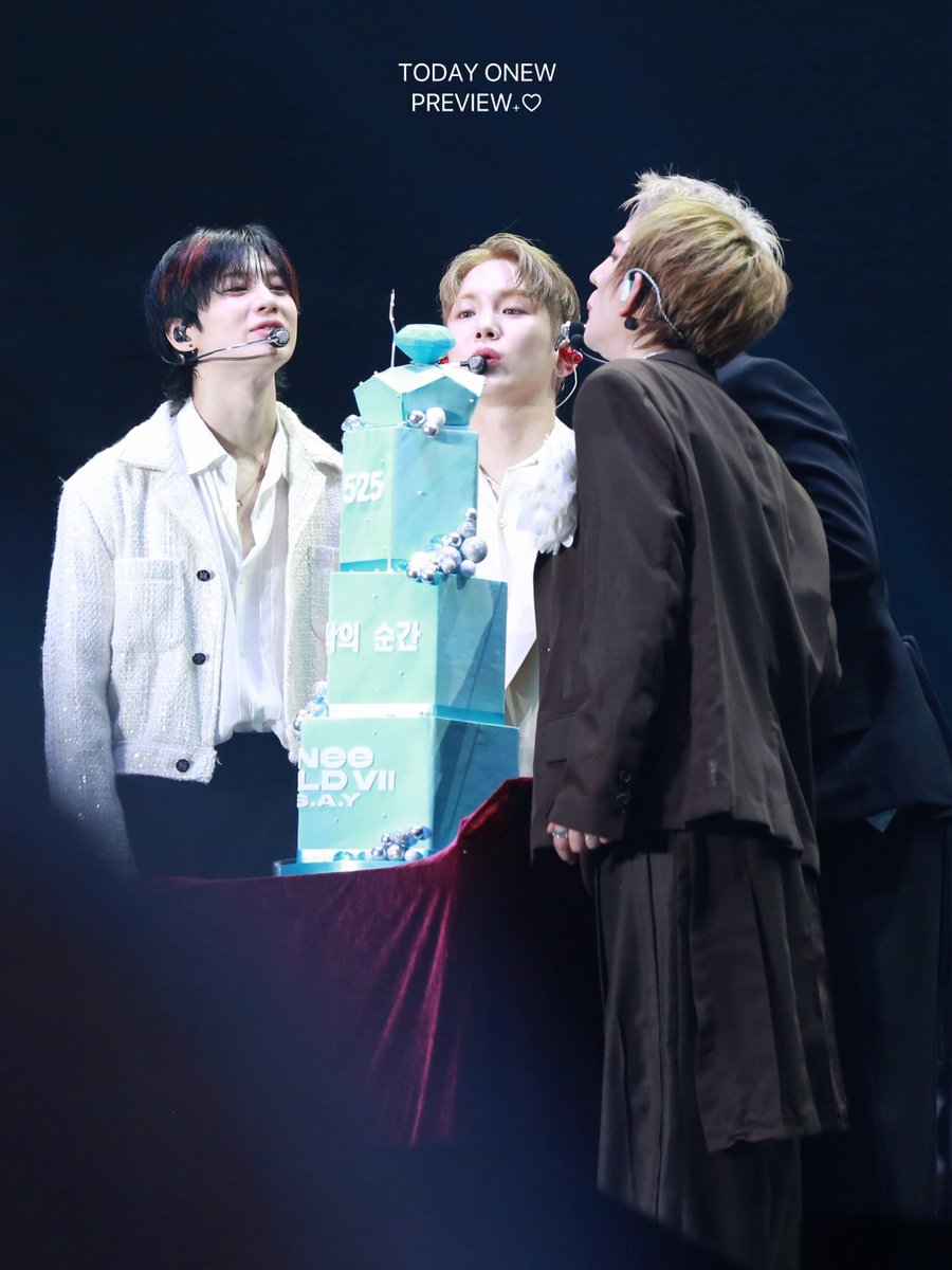 today_onew1214's tweet image. 250525 SHINee WORLD Ⅶ [E.S.S.A.Y] PREVIEW

데뷔17주년 축하해🩵
-
#SHINee #샤이니
#온유 #진기 #ONEW #JINKI #オンユ #オニュ