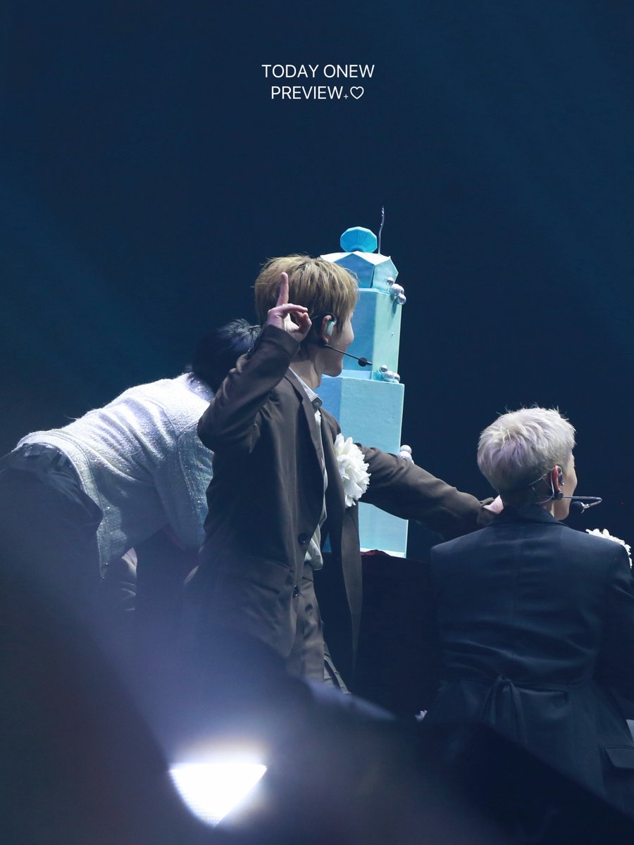 today_onew1214's tweet image. 250525 SHINee WORLD Ⅶ [E.S.S.A.Y] PREVIEW

데뷔17주년 축하해🩵
-
#SHINee #샤이니
#온유 #진기 #ONEW #JINKI #オンユ #オニュ