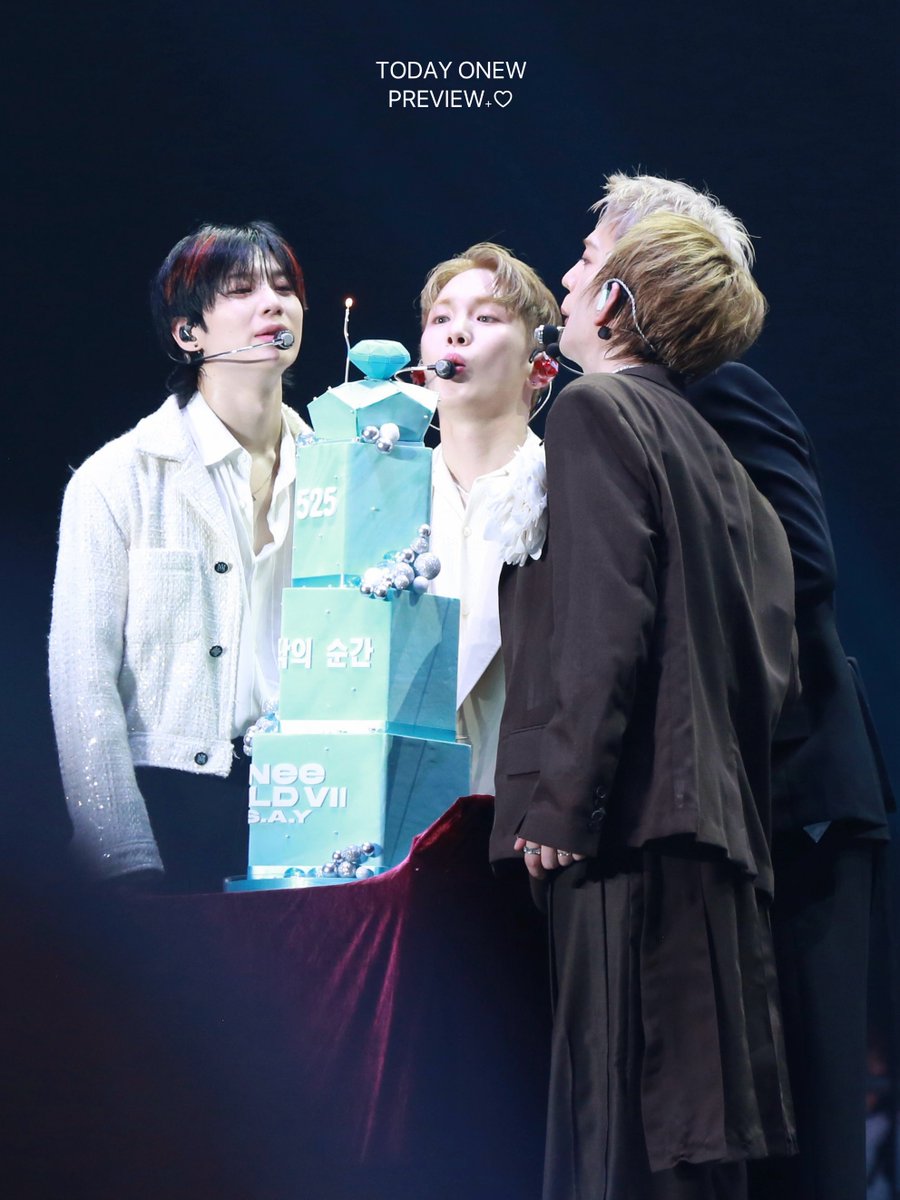 today_onew1214's tweet image. 250525 SHINee WORLD Ⅶ [E.S.S.A.Y] PREVIEW

데뷔17주년 축하해🩵
-
#SHINee #샤이니
#온유 #진기 #ONEW #JINKI #オンユ #オニュ
