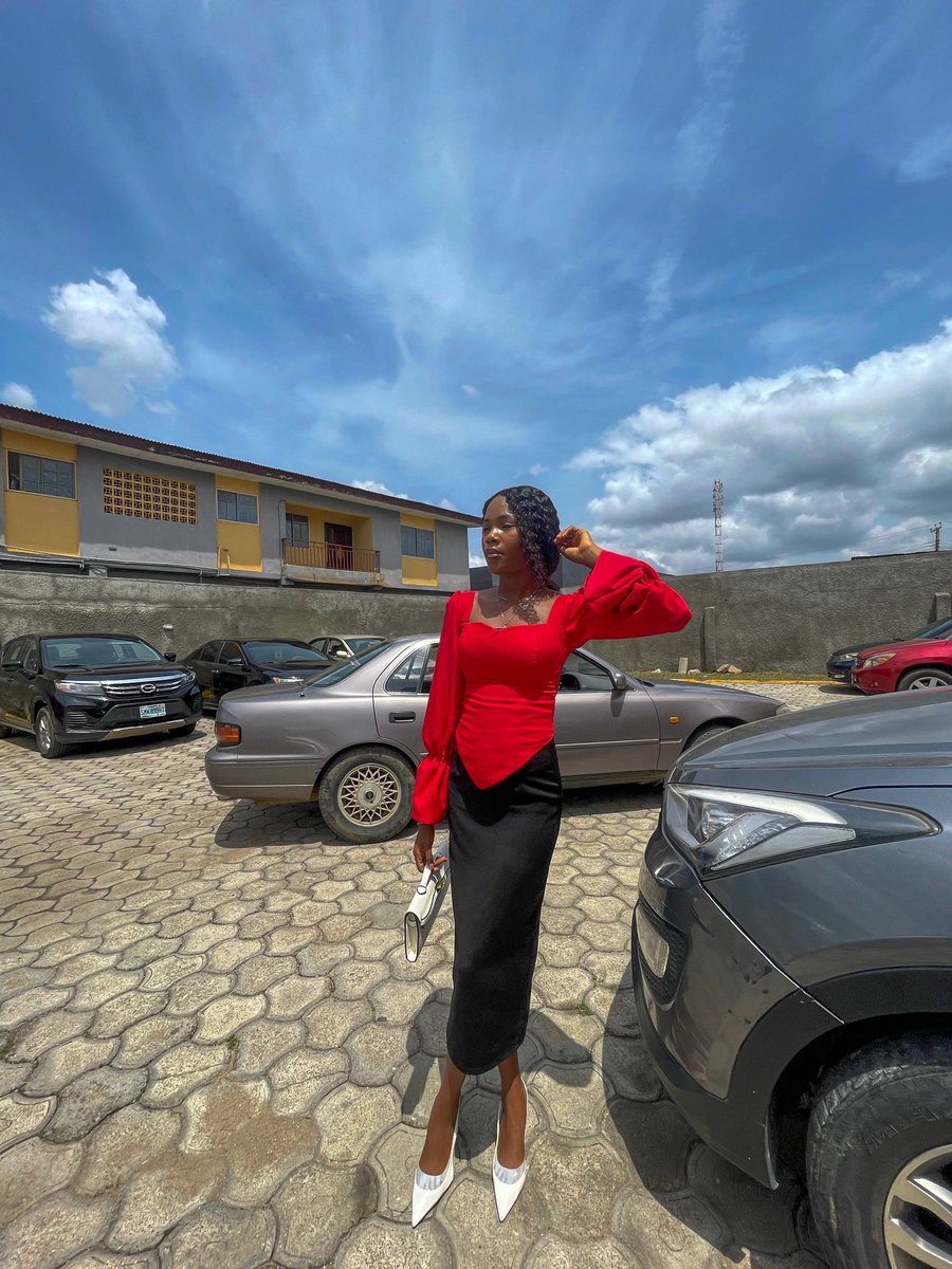 okunadewuraola's tweet photo. Remain Positive 😌😊❤️🤍🖤🔥
#jw #modestfashion #jwfriends #sundaylook https://t.co/EHdp9JJJpH