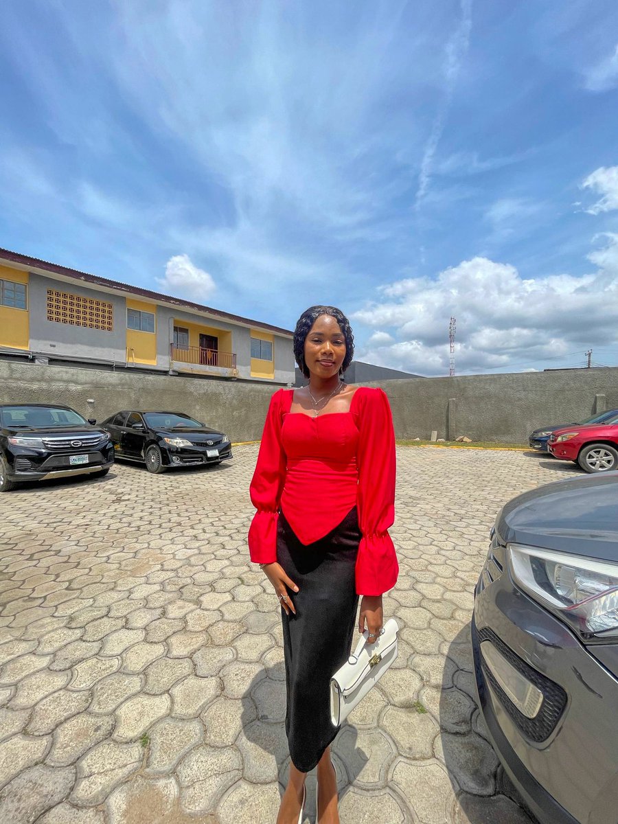 okunadewuraola's tweet photo. Remain Positive 😌😊❤️🤍🖤🔥
#jw #modestfashion #jwfriends #sundaylook https://t.co/EHdp9JJJpH