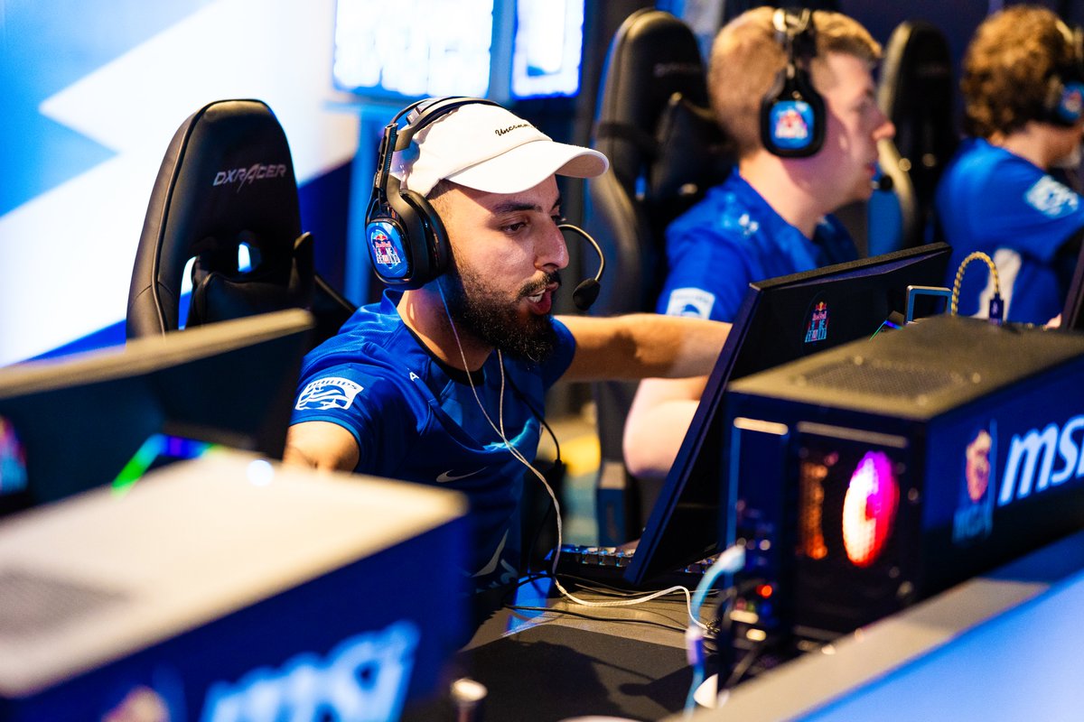 An other close game, but we take map 2! (13-11)

📺 twitch.tv/laagvliet 
#RedBullHomeGround