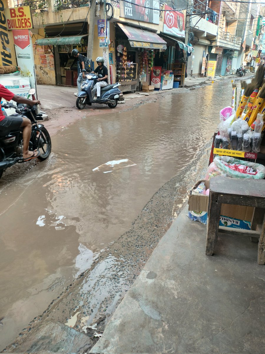 Sharma4official's tweet photo. Heavenly Delhi vibes: Yamuna is now flowing in the streets of Sant Nagar, Khushal Chowk near BS Builder, Burari.please join us.#burari  #UrbanFlooding #DelhiRains
@Sanjeev_aap @BJP4India @PMOIndia @gupta_rekha  @MCD_Delhi https://t.co/ufiynFJBpF