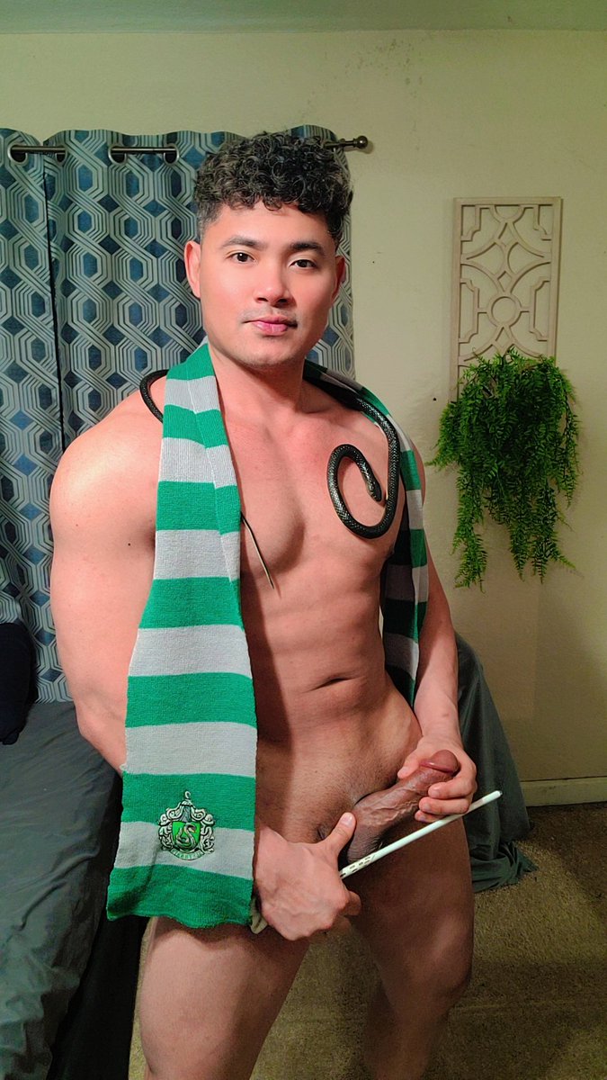 I will slyther... In that tight hole 😈😈💚💚