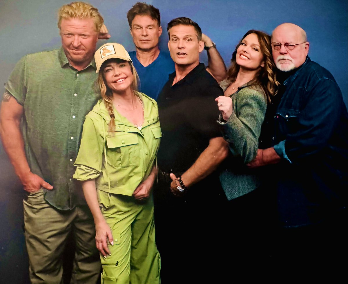 Roughnecks mixing with Fleet.
😱😱😱

Would you Like to Know More??

#StarshipTroopers #reunion #WhereAreTheyNow #starshiptroopers2025
