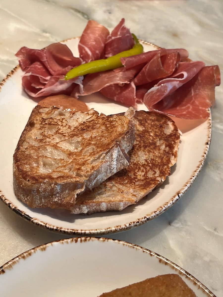 Lin668001's tweet image. The Spanish ham did not disappoint.