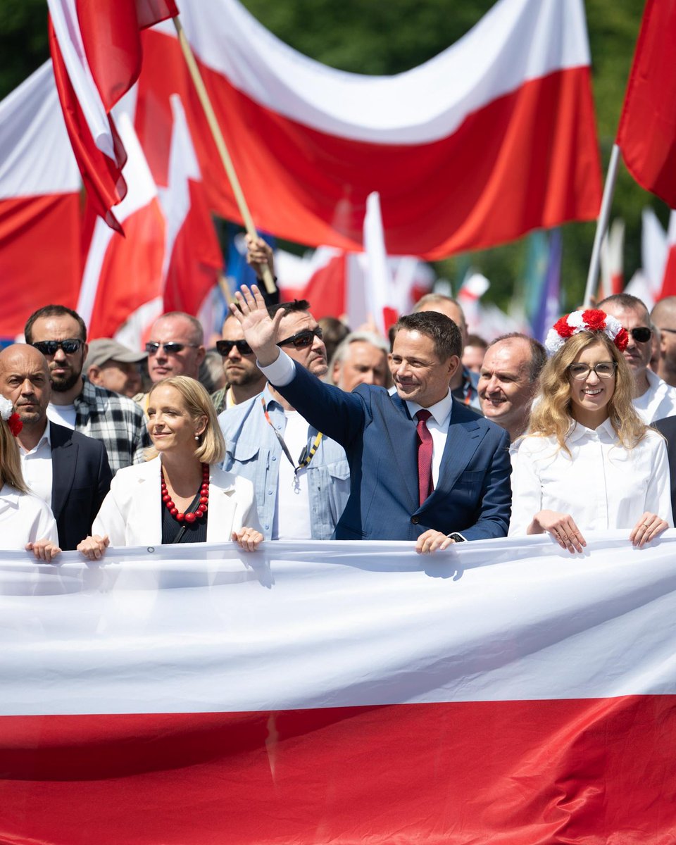 trzaskowski_'s tweet photo. Pół. Miliona. Ludzi. Którym chodzi o lepszą przyszłość. Którym chodzi o Polskę.

Dziś było nas bardzo wiele. Ale jest nas dużo więcej. Wy jesteście wielcy! I z Wami to się musi udać. Wygra cała Polska!

#Trzaskowski2025 #WygraCałaPolska #WielkiMarszPatriotów https://t.co/SaUIe4z8L0