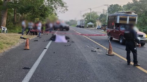 #TomePrecauciones en #Veracruz cierre parcial de circulación por #AccidenteVial cerca del km 101+500 carretera (510)  Coatzacoalcos-Salina Cruz. Atienda indicación vial.