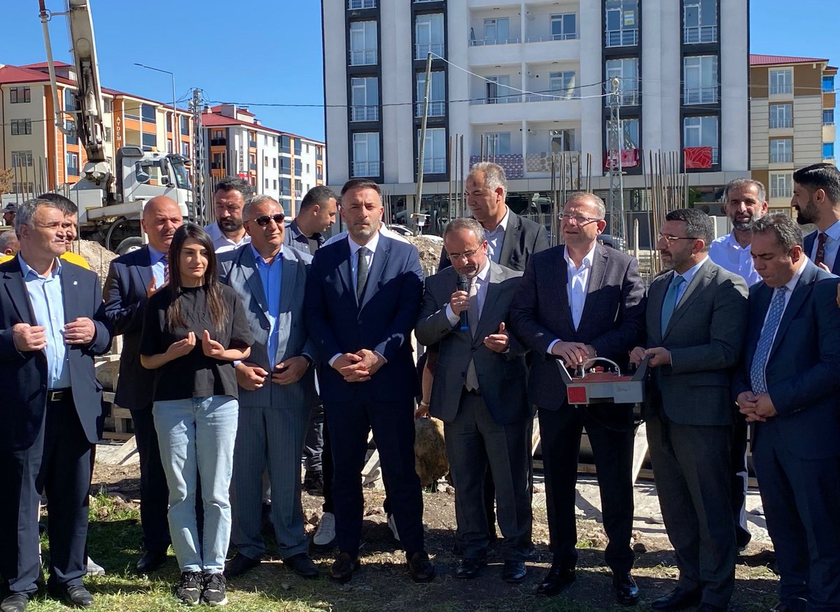 Ademcalkin's tweet photo. ▪️ Valimiz Sayın Ziya Polat, Kars İl Koordinatörümüz Ferhat Dağ, İl Başkanımız Muammer Sancar ve Belediye Başkanımız Prof. Dr. Ötüken Senger ile birlikte Yenişehir Mahallesi Camii'nin temel atma törenine katılım sağlayarak, dualarla temelini attık.

Cenab-ı Allah camilerimizden ezan seslerini eksik etmesin.